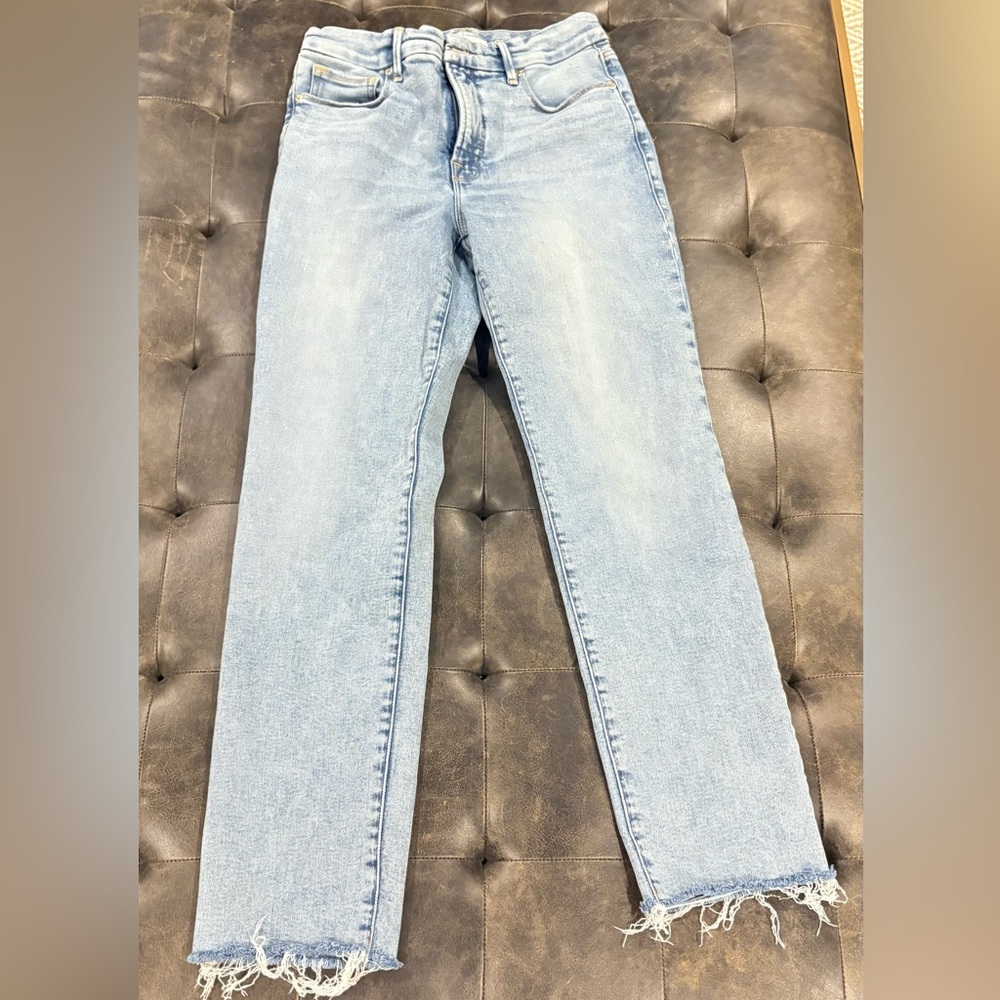 Good American Light Wash Cropped Jeans